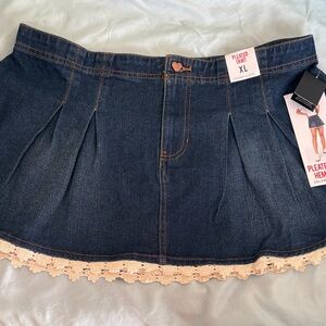 Celebrity Pink Dark Blue Denim Pleated Mini Skirt with Cream Lace Trim